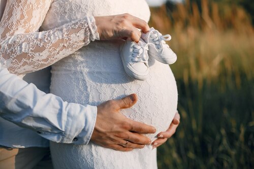 Pregnancy Massage for Relaxation Benefits, Safety & Tips