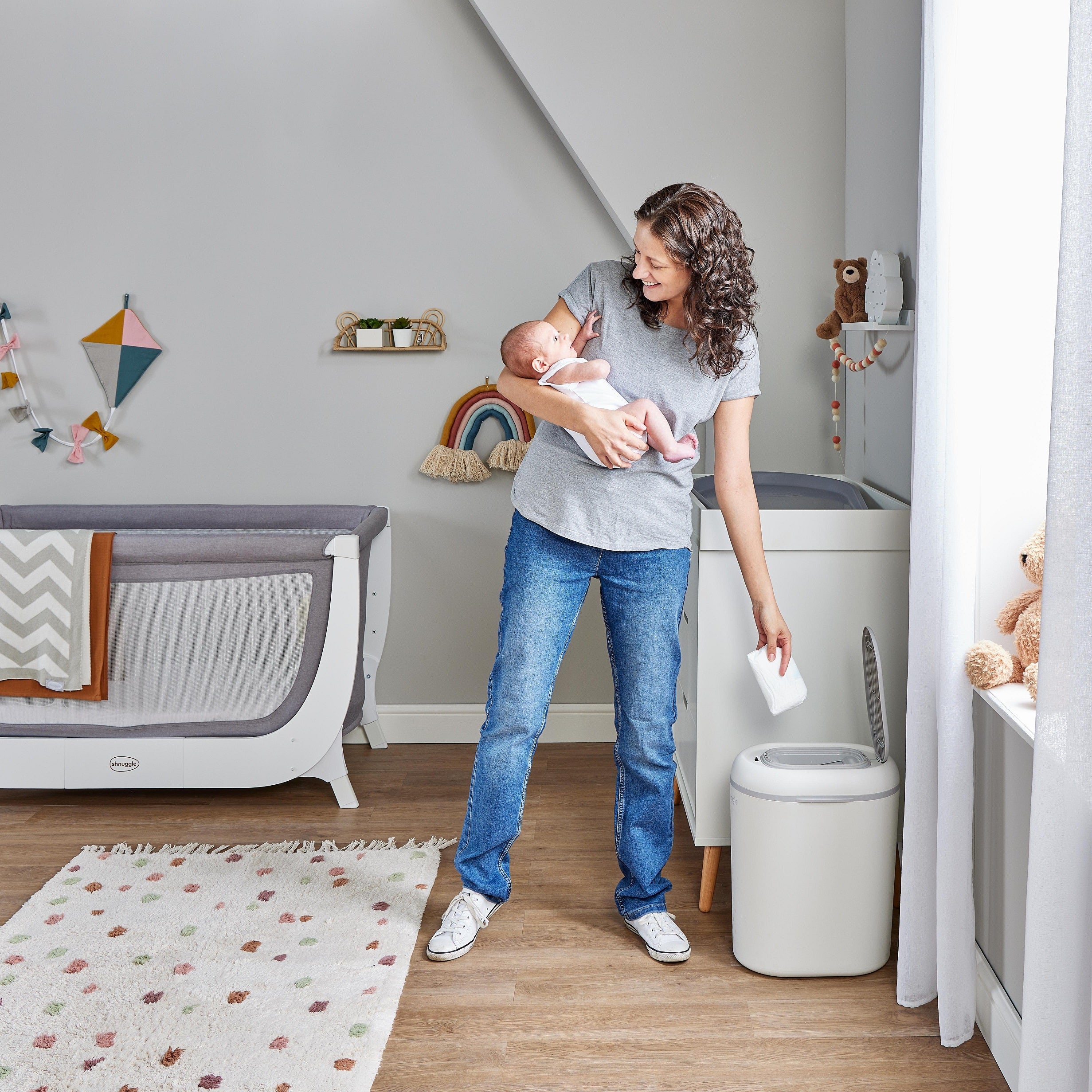 Shnuggle Eco-Touch Nappy Bin + Better Bag Bin Liners